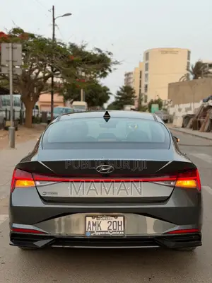 Hyundai Elantra 2022 Gris