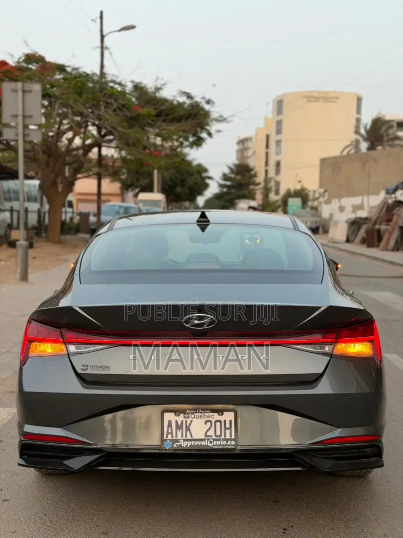 Hyundai Elantra 2022 Gris