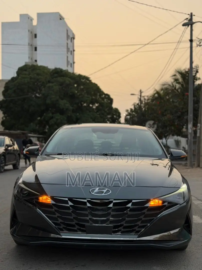 Hyundai Elantra 2022 Gris