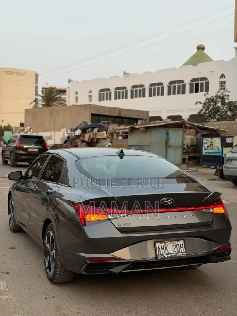 Hyundai Elantra 2022 Gris