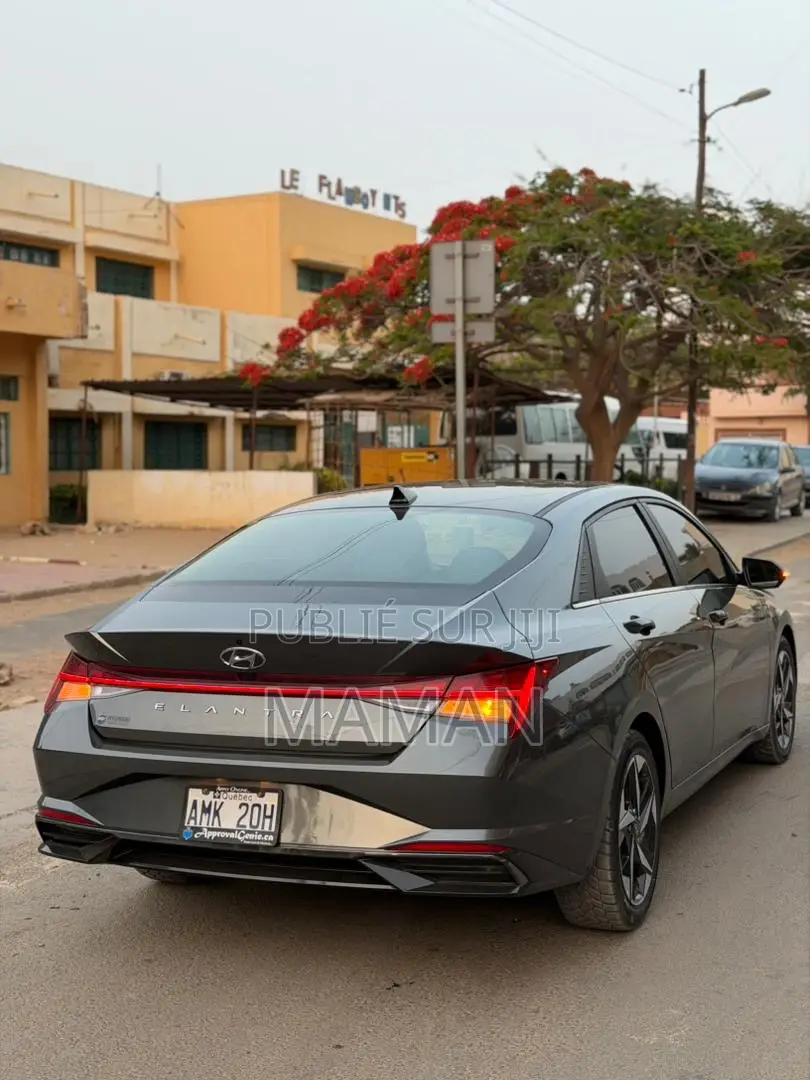 Hyundai Elantra 2022 Gris