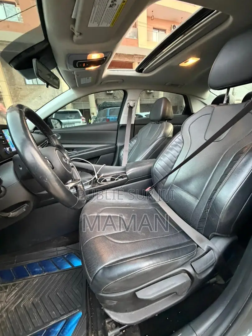Hyundai Elantra 2022 Gris