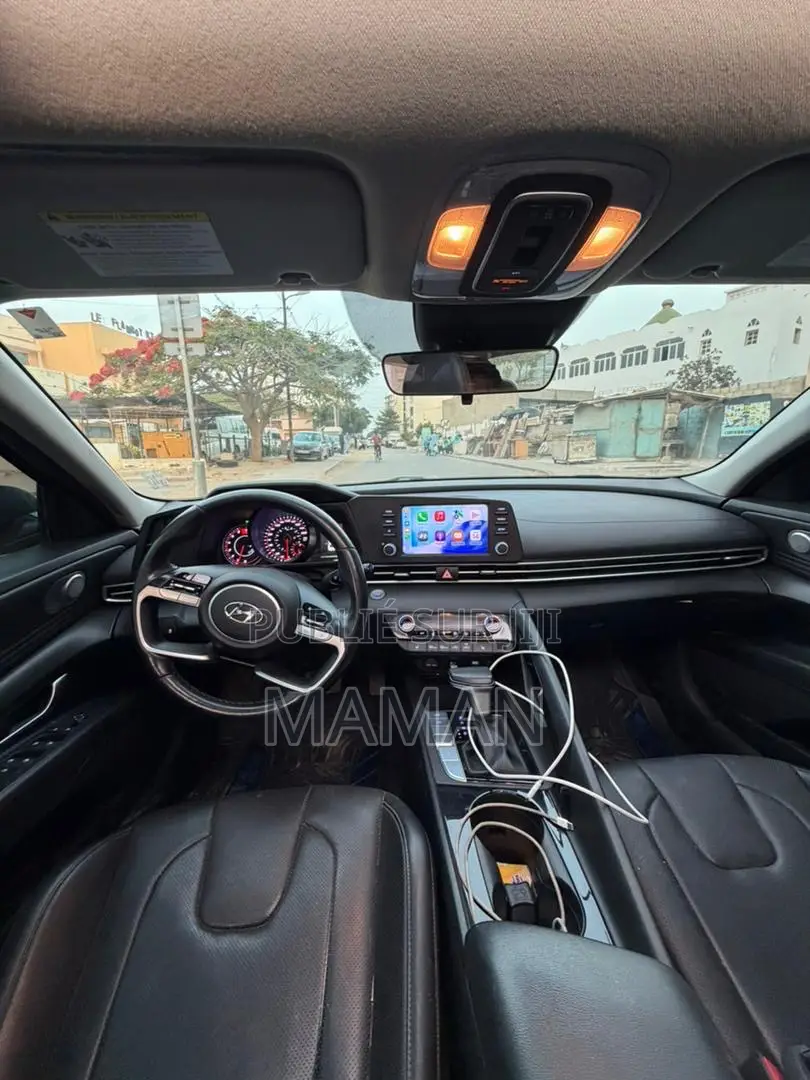 Hyundai Elantra 2022 Gris