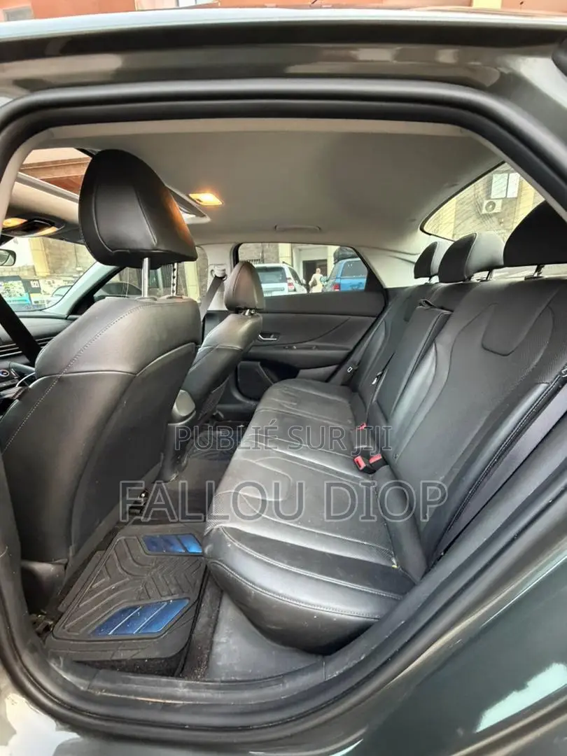 Hyundai Elantra 2022 Noir