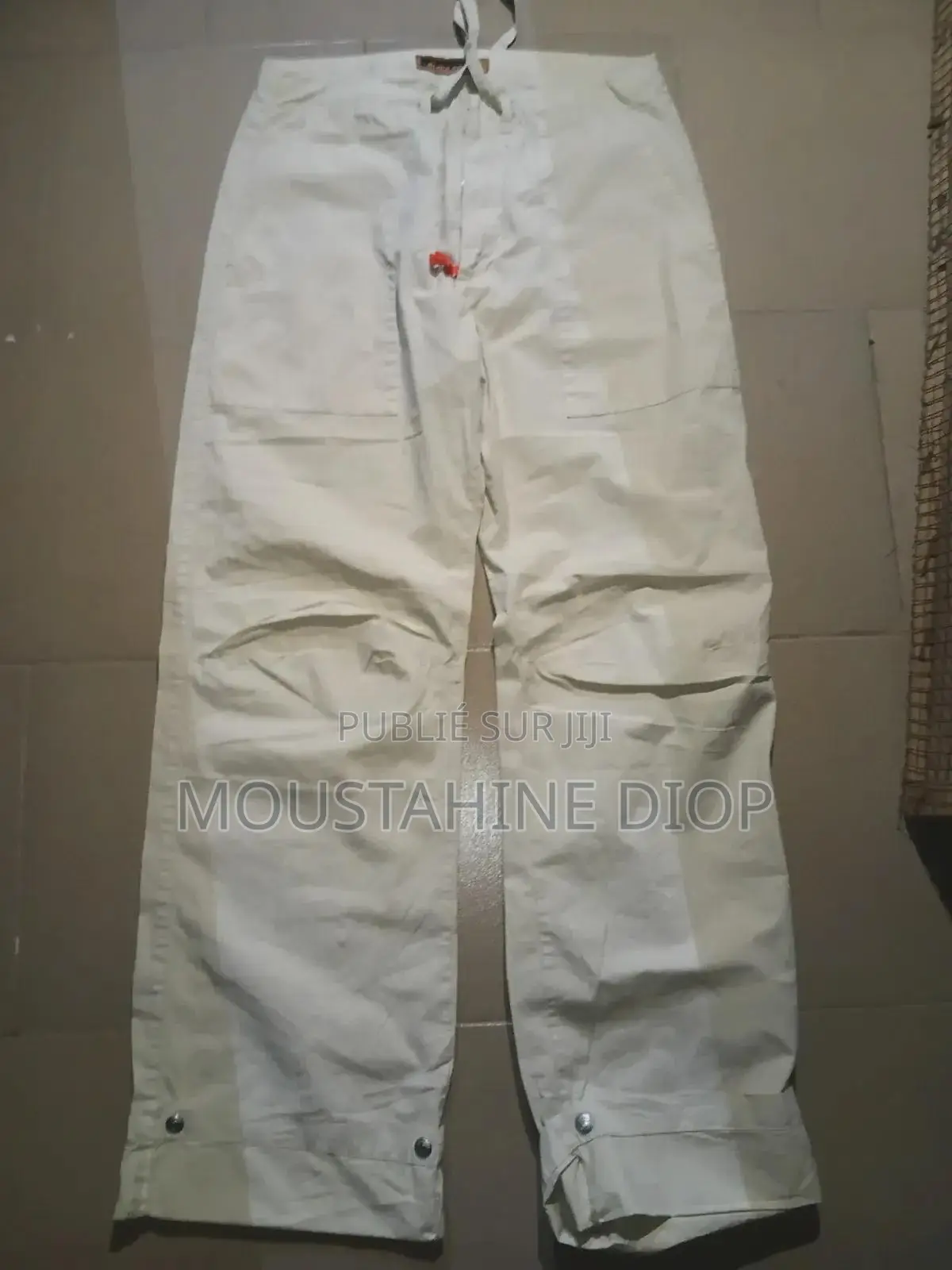Pantalons Kaki De Friperie en Très Bon État, De Bonne Qualité.