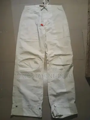 Pantalons Kaki De Friperie en Très Bon État, De Bonne Qualité.