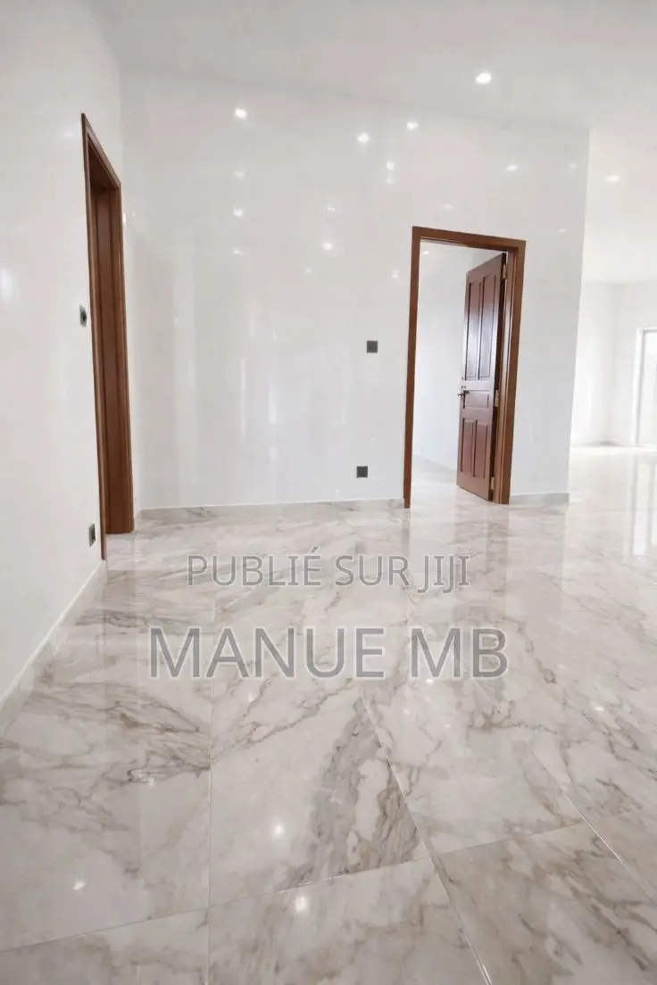 6chbre Villa dans Villas, Ndiaye à Vendre