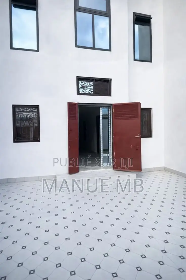 6chbre Villa dans Villas, Ndiaye à Vendre