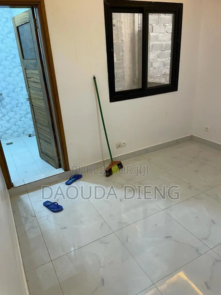 Studio dans Yoff à Vendre