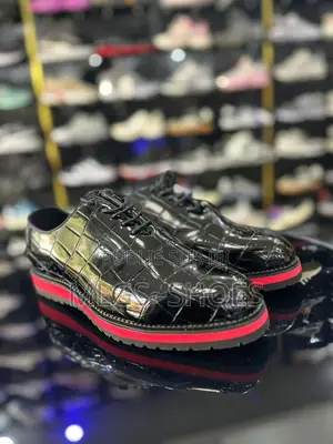 Chaussures De Ville Disponible Pointure 42 a 46 Prix 10000f