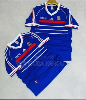 Maillots Clubs Et Équipe Nationale Disponible