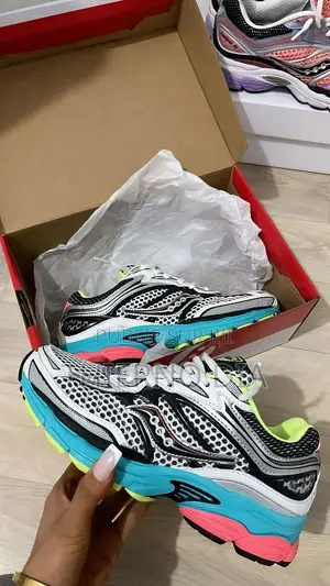 Chaussure Très Jolie À Un Prix Abordable Tel:Whatsapp