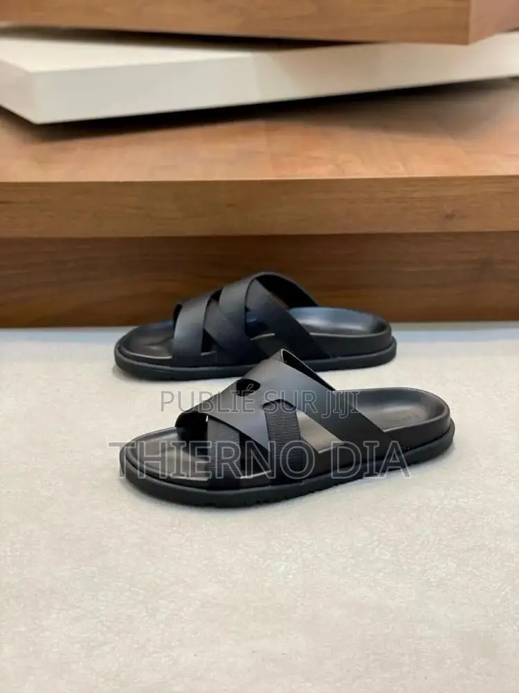 Chaussure Très Jolie À Un Prix Abordable Tel:Whatsapp