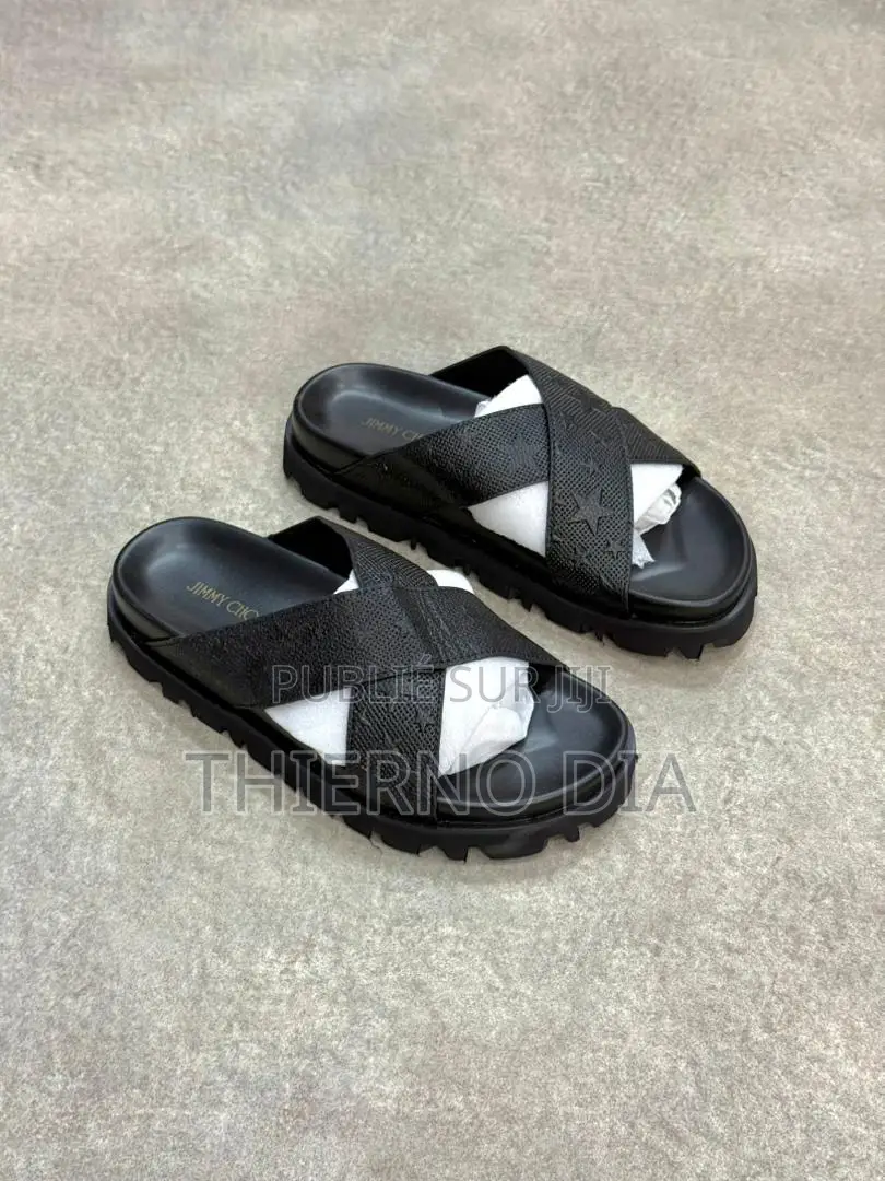 Chaussure Très Jolie À Un Prix Abordable Tel:Whatsapp
