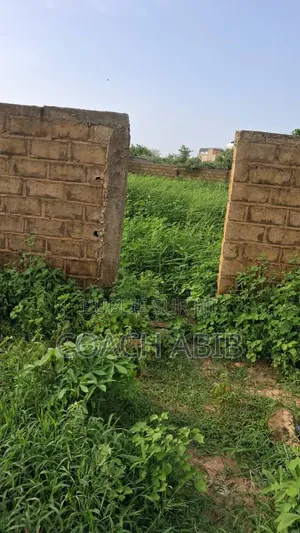 Terrain À Saly