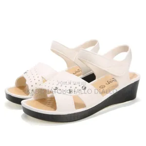 Chaussures De Femmes Et Enfants