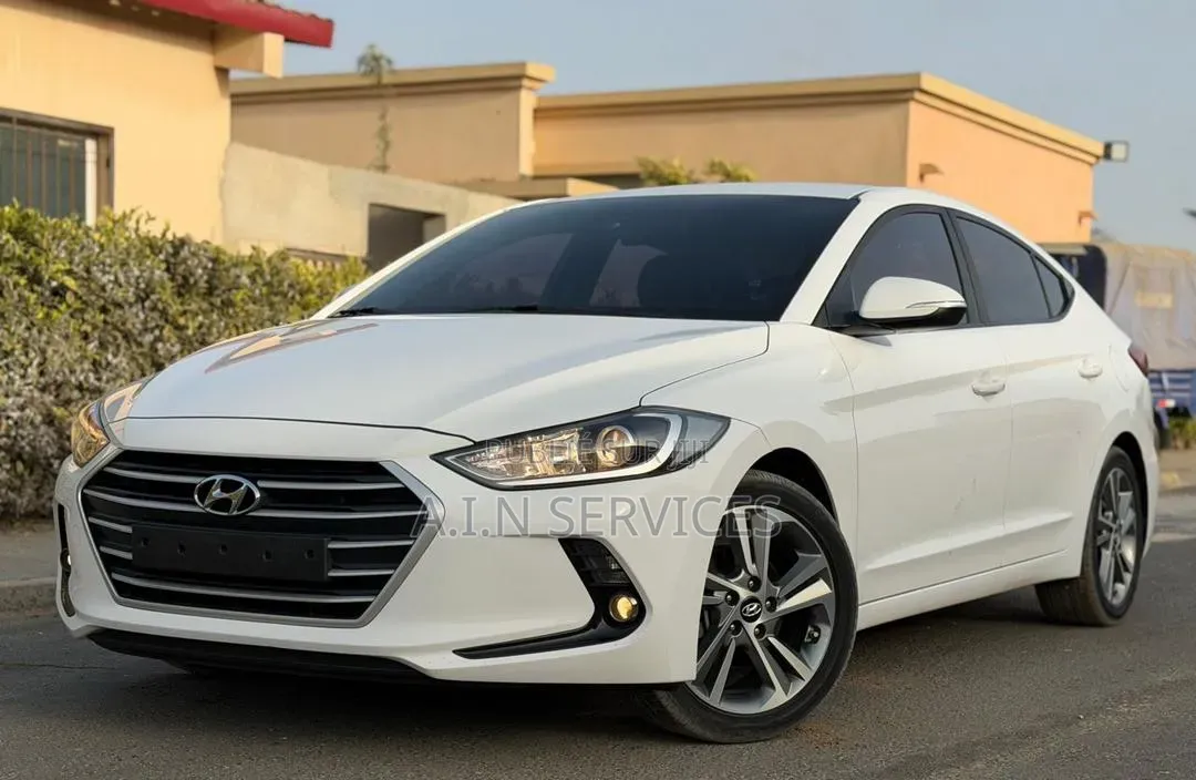 Hyundai Avante 2018 Blanc