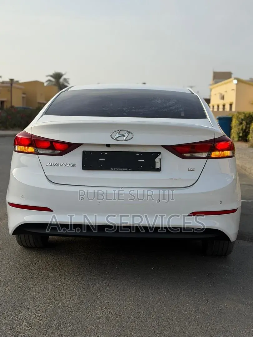 Hyundai Avante 2018 Blanc