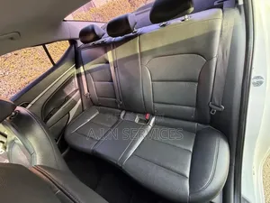 Hyundai Avante 2018 Blanc