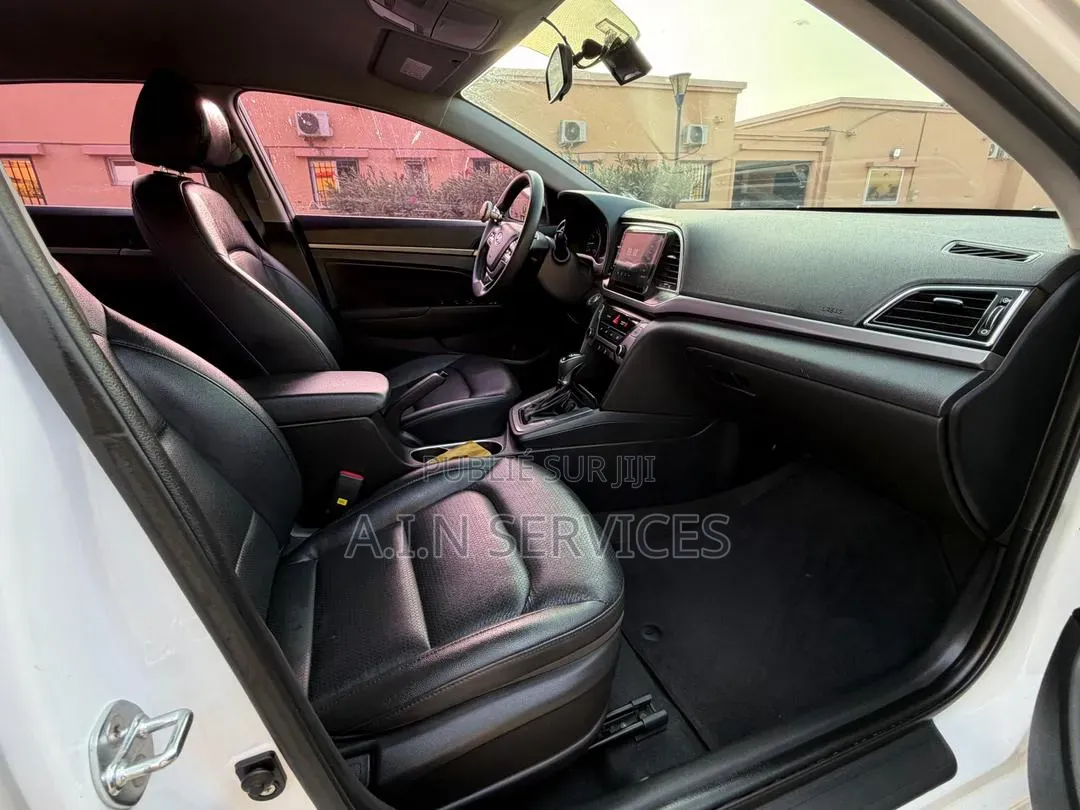 Hyundai Avante 2018 Blanc