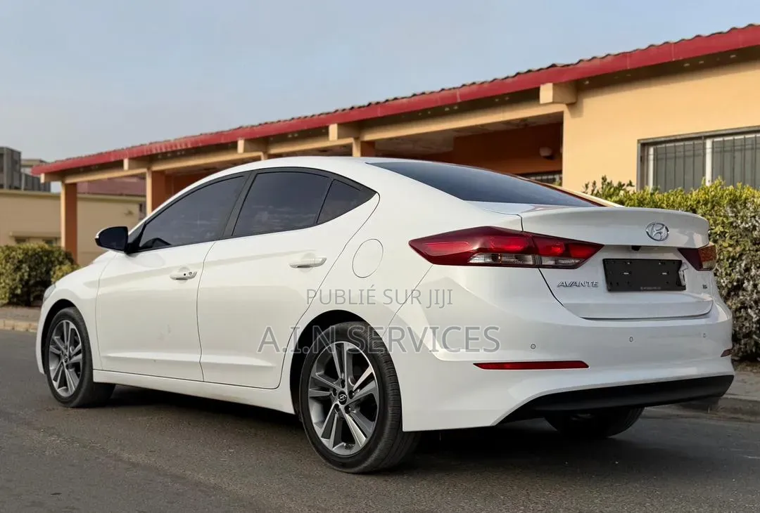 Hyundai Avante 2018 Blanc