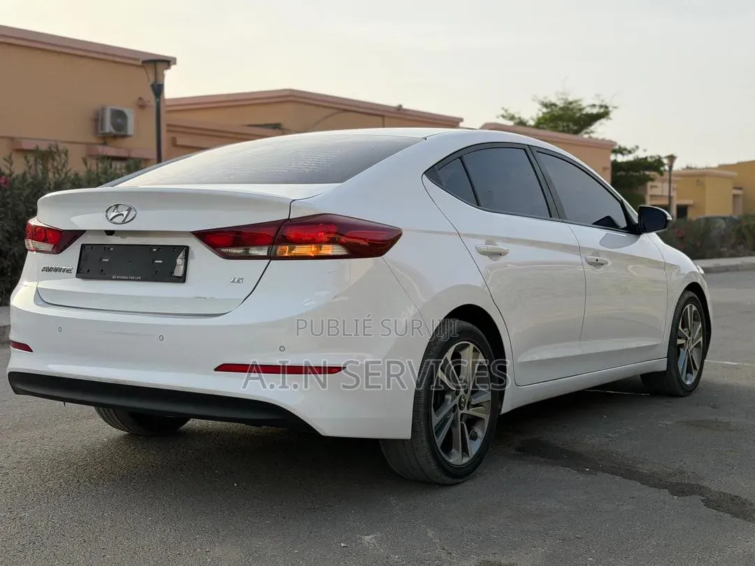Hyundai Avante 2018 Blanc