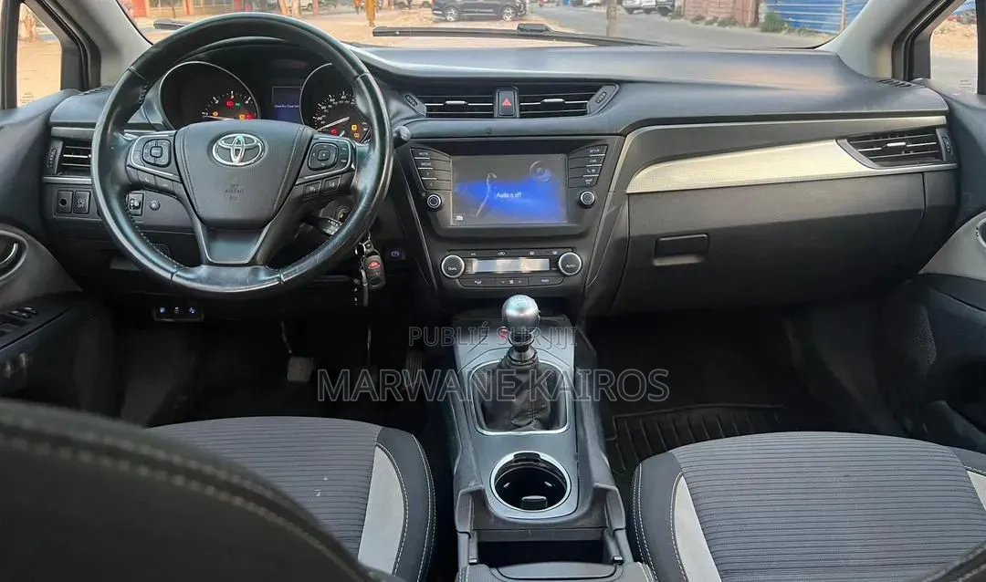 Toyota Avensis 2016 Blanc