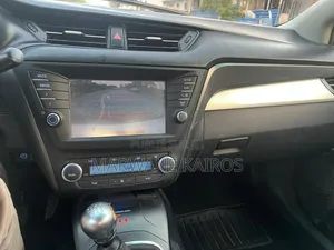 Toyota Avensis 2016 Blanc
