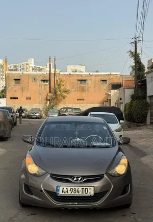 Hyundai Elantra GLS Sedan FWD (1.8L 4cyl 6A) 2013 Gris