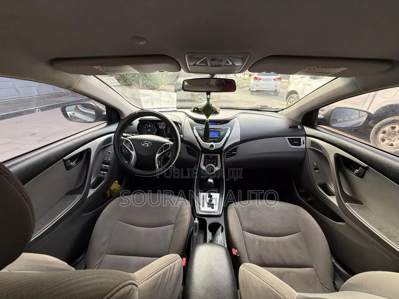 Hyundai Elantra GLS Sedan FWD (1.8L 4cyl 6A) 2013 Gris
