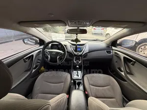 Hyundai Elantra GLS Sedan FWD (1.8L 4cyl 6A) 2013 Gris