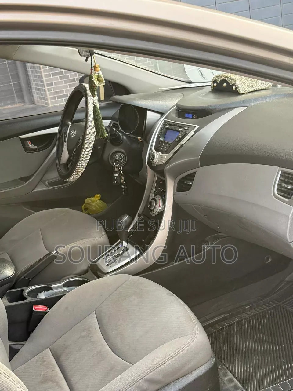 Hyundai Elantra GLS Sedan FWD (1.8L 4cyl 6A) 2013 Gris