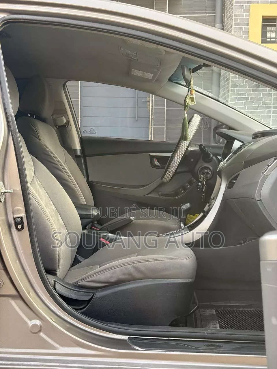 Hyundai Elantra GLS Sedan FWD (1.8L 4cyl 6A) 2013 Gris