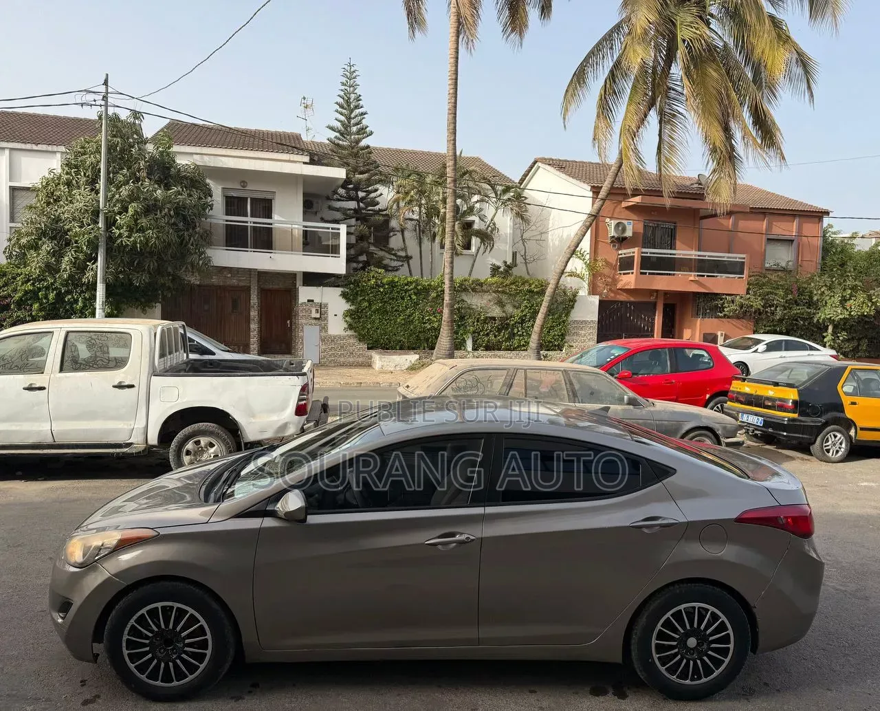 Hyundai Elantra GLS Sedan FWD (1.8L 4cyl 6A) 2013 Gris