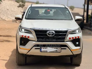 Toyota Fortuner 2020 Blanc