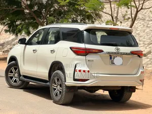 Toyota Fortuner 2020 Blanc