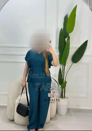 Vendeuse De Vêtements