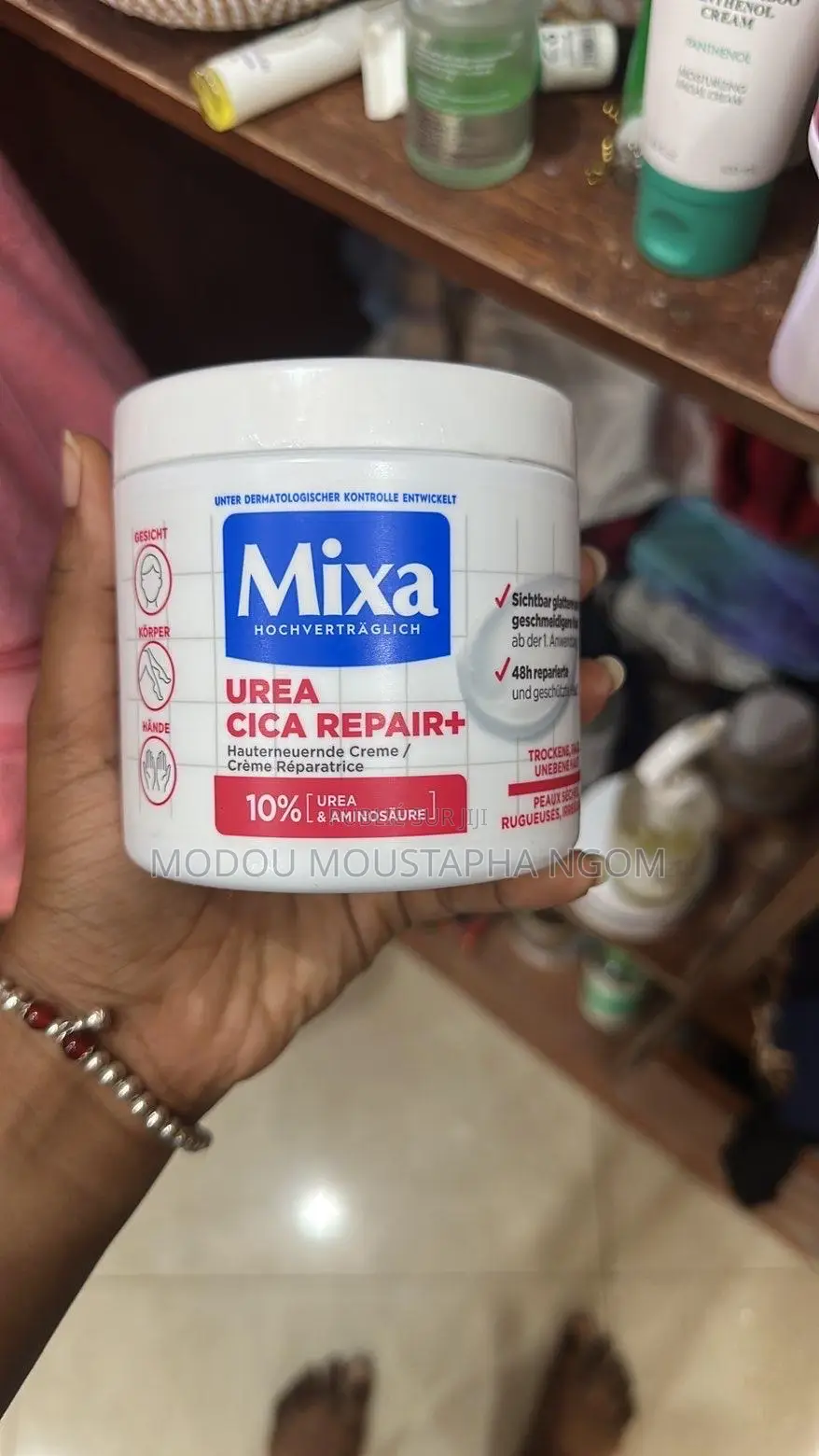 Produits Cosmétiques Et D’Entretien Disponibles
