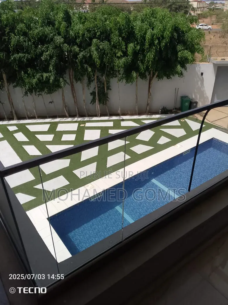 Meublé 5chbre Maison de ville/terrasse dans Bara, Sindia à Vendre