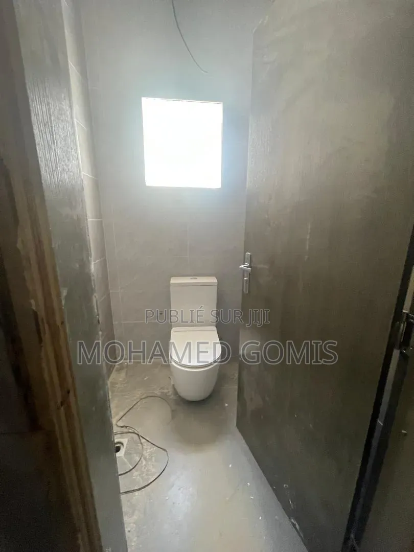 11chbre Duplex dans Almakhtoum, Mermoz Sacré-Cœur à Vendre