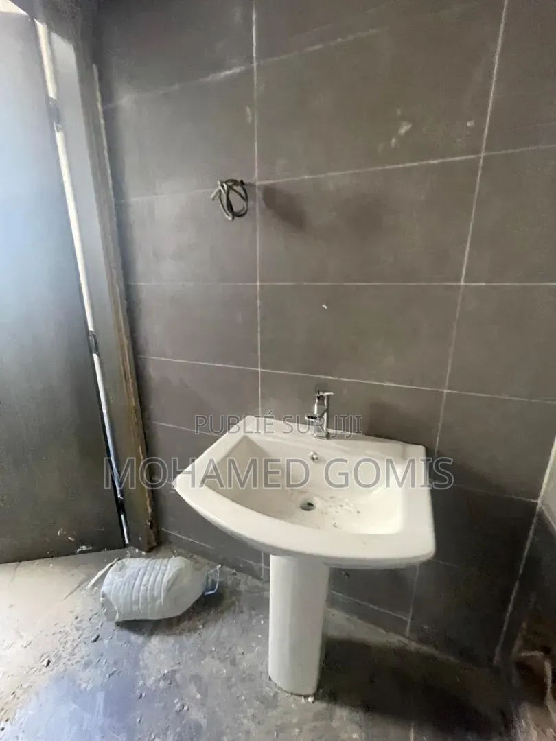 11chbre Duplex dans Almakhtoum, Mermoz Sacré-Cœur à Vendre