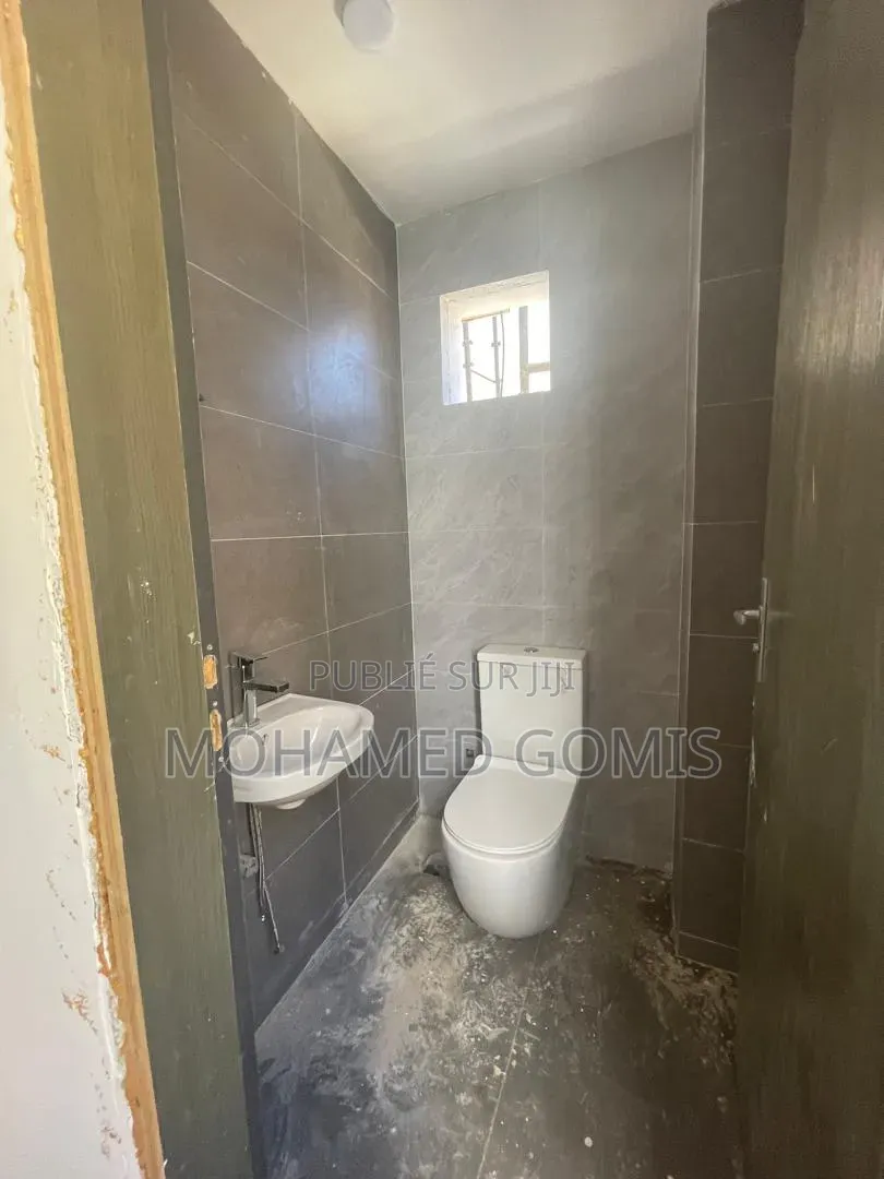 11chbre Duplex dans Almakhtoum, Mermoz Sacré-Cœur à Vendre