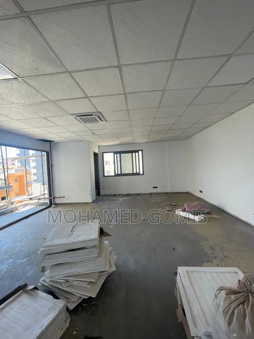 11chbre Duplex dans Almakhtoum, Mermoz Sacré-Cœur à Vendre