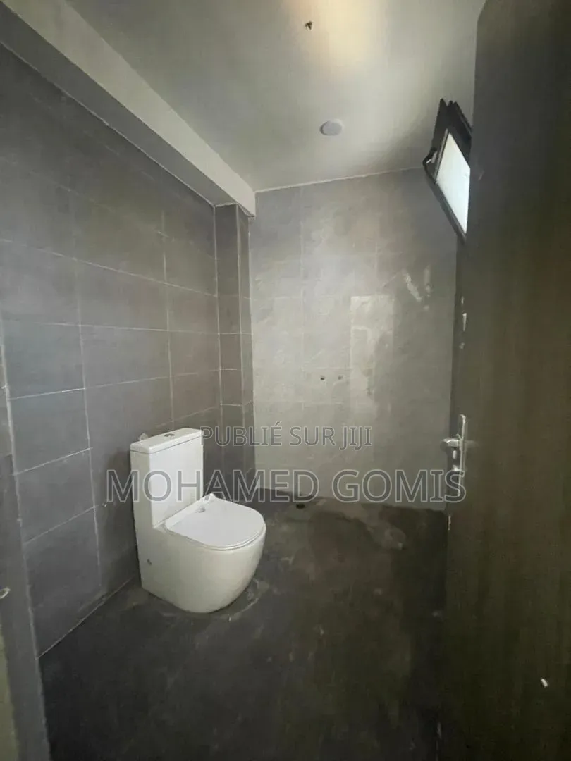 11chbre Duplex dans Almakhtoum, Mermoz Sacré-Cœur à Vendre