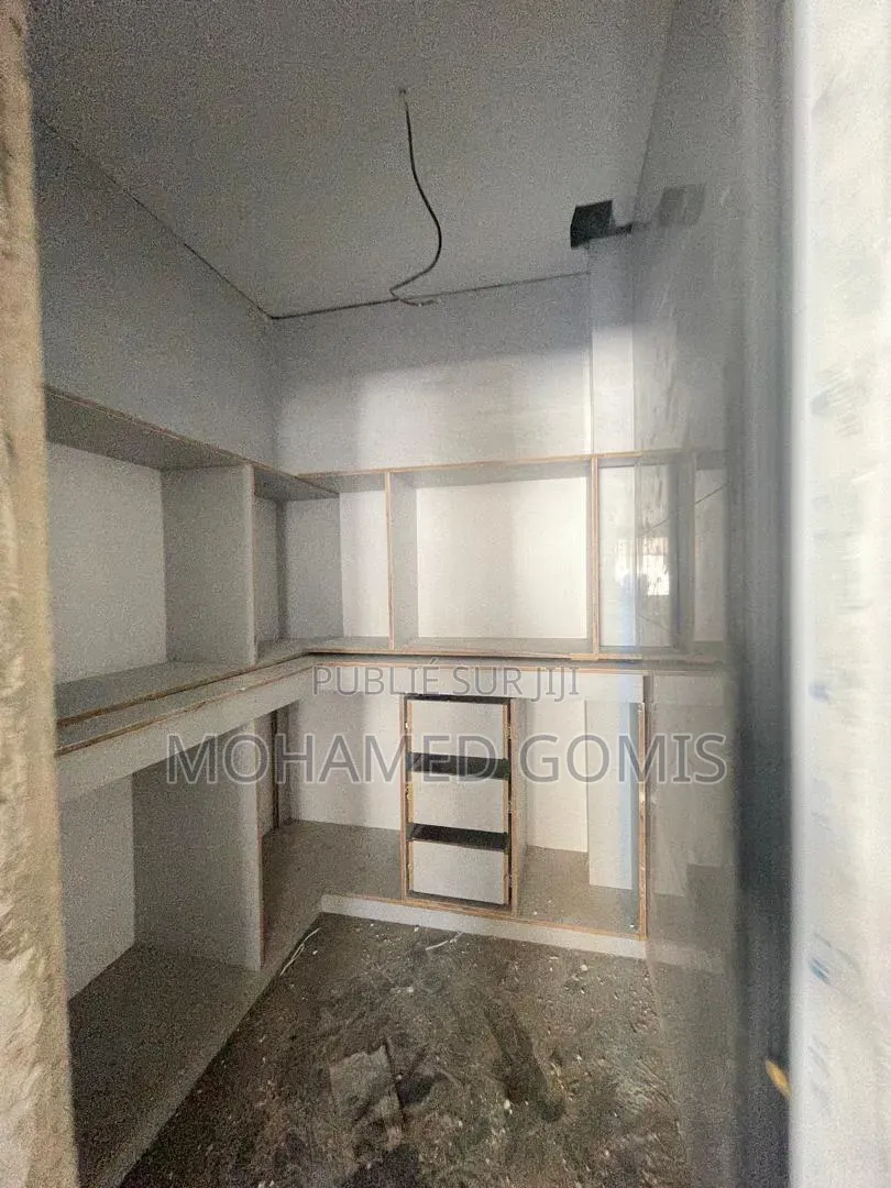 11chbre Duplex dans Almakhtoum, Mermoz Sacré-Cœur à Vendre