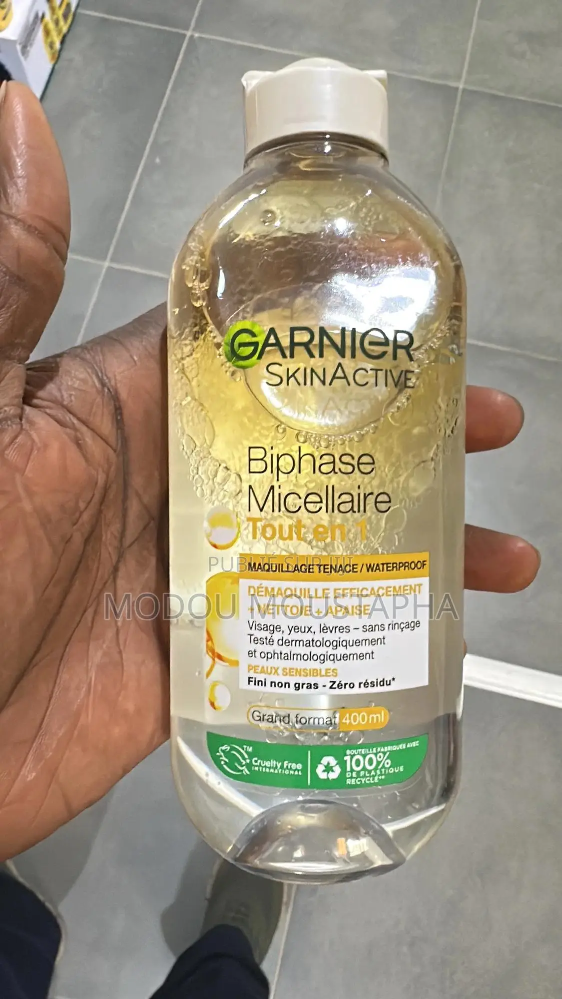 Produits Cosmétiques Et D’Entretien Disponibles
