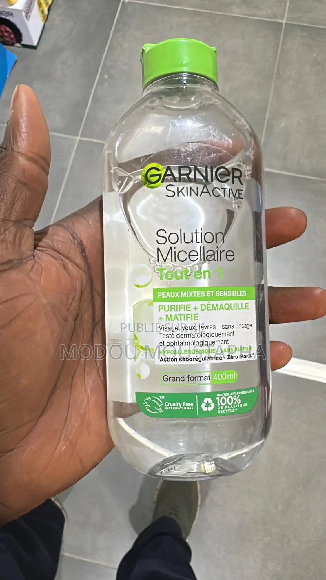 Produits Cosmétiques Et D’Entretien Disponibles