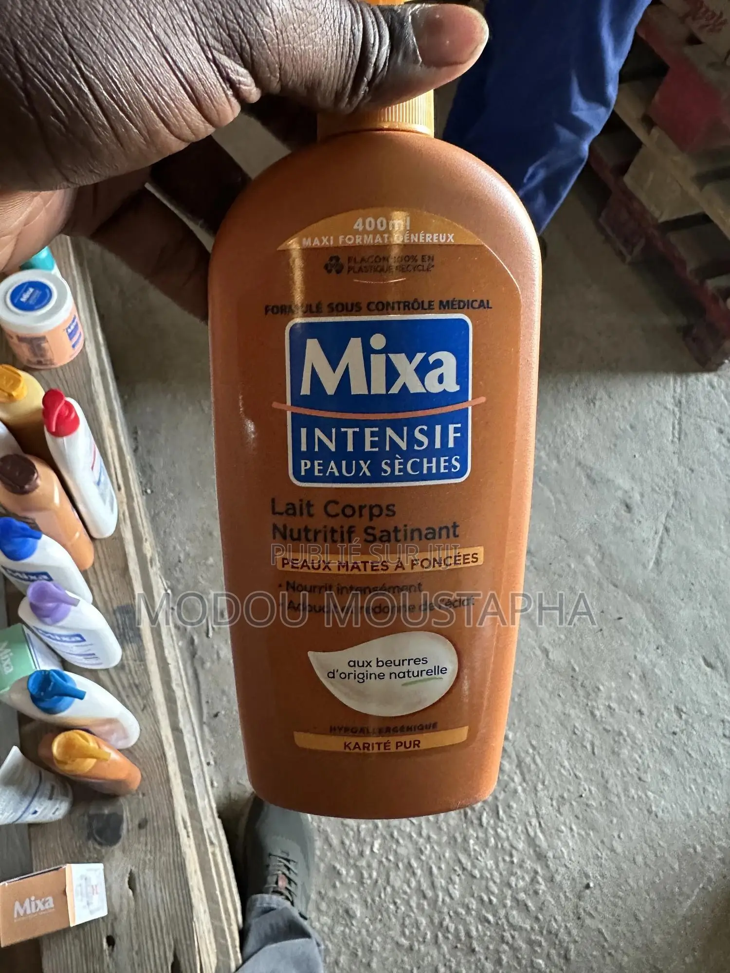 Produits Cosmétiques Et D’Entretien Disponibles