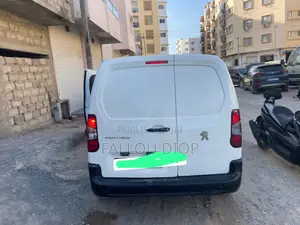 Peugeot Partenaire 2021 Blanc