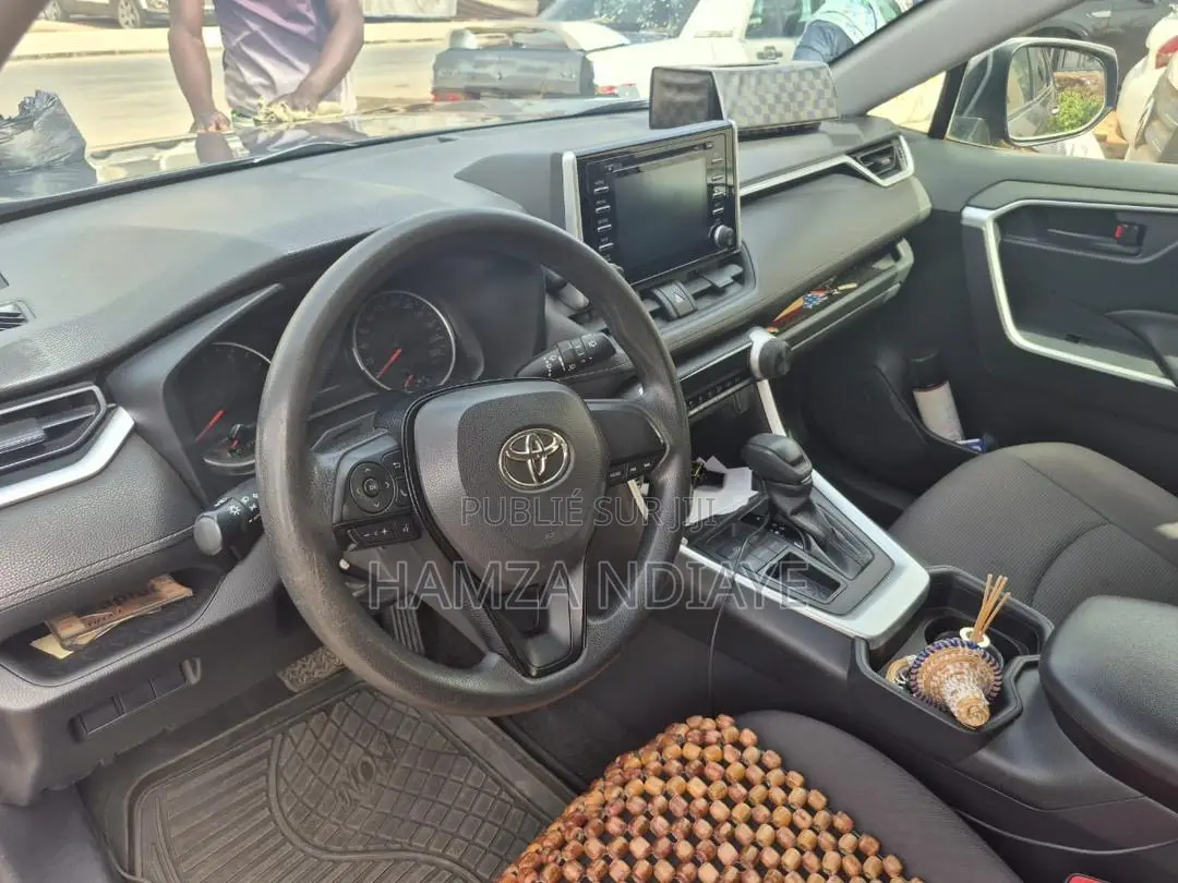Toyota RAV4 2021 Gris